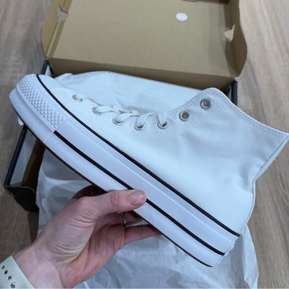 NIB • Chuck Taylor All Star Lift Platform Canvas Size: 8 - Picture 2 of 5